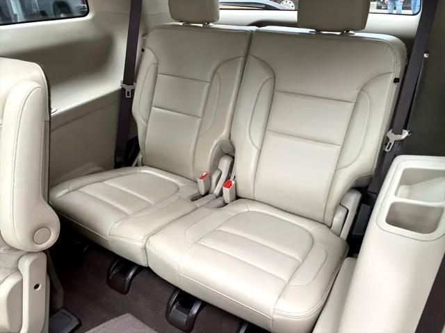 Photo of 2017 White Frost Tricoat GMC Acadia