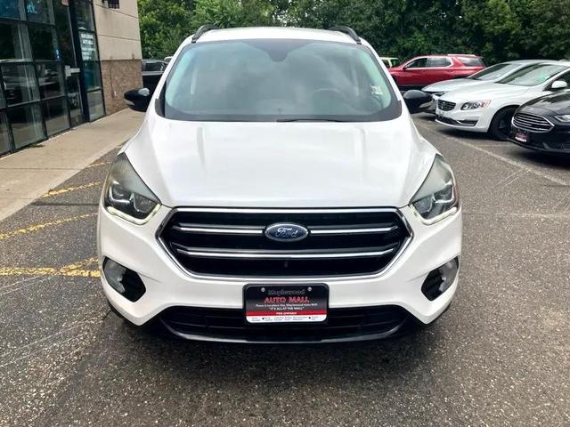 Photo of 2017 White Platinum Metallic Tri-Coat Ford Escape