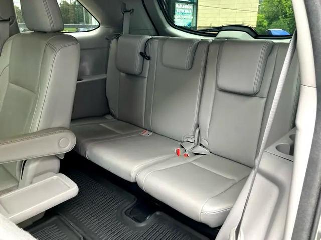 Photo of 2016 Blizzard Pearl Toyota Highlander Hybrid