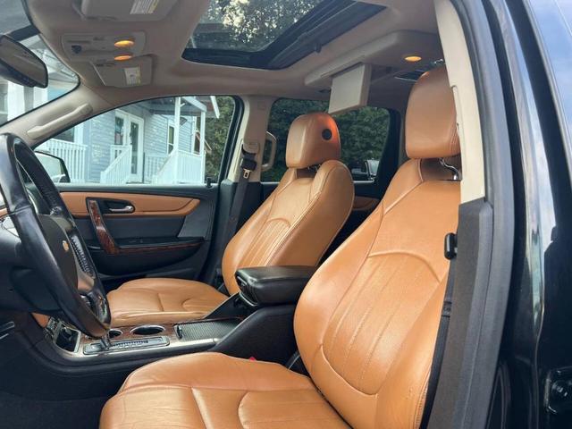 Photo of 2014 Black Chevrolet Traverse