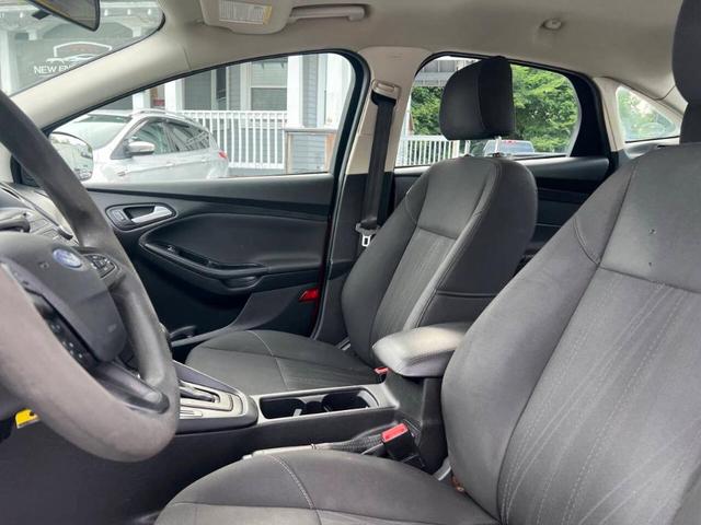 Photo of 2017 Burgundy Ford Focus