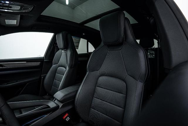 Photo of 2024 Gentian Blue Metallic Porsche Macan
