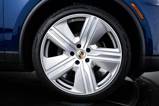 Photo of 2024 Gentian Blue Metallic Porsche Macan