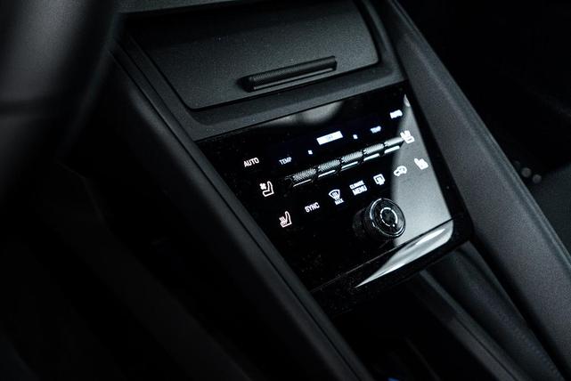 Photo of 2024 Gentian Blue Metallic Porsche Macan