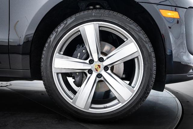 Photo of 2025 Jet Black Metallic Porsche Macan