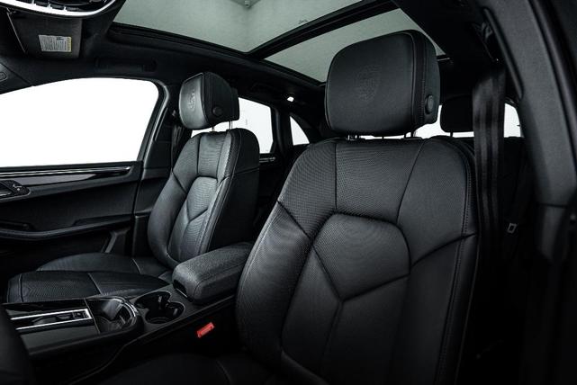 Photo of 2025 Jet Black Metallic Porsche Macan