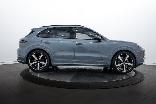 Photo of 2025 Arctic Grey Porsche Cayenne