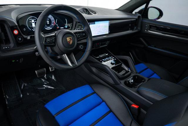 Photo of 2025 Arctic Grey Porsche Cayenne
