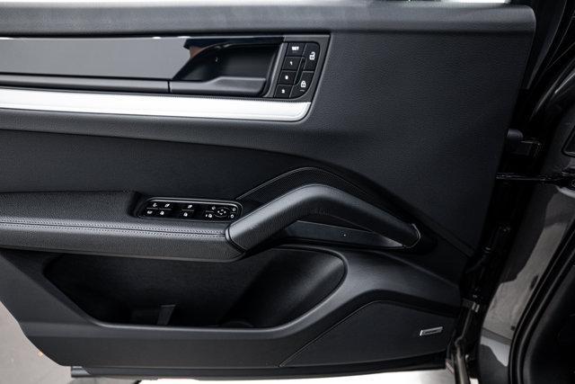 Photo of 2025 Quartzite Grey Metallic Porsche Cayenne
