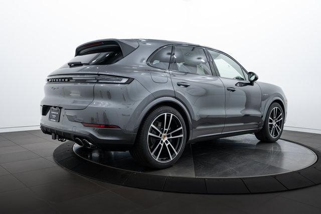 Photo of 2025 Quartzite Grey Metallic Porsche Cayenne