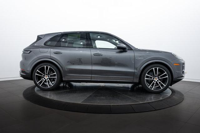Photo of 2025 Quartzite Grey Metallic Porsche Cayenne