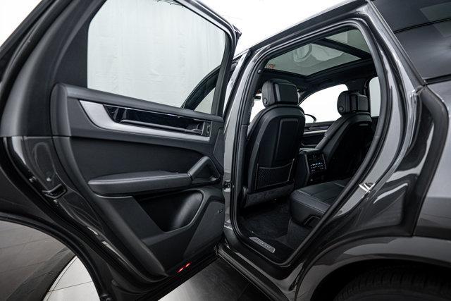 Photo of 2025 Quartzite Grey Metallic Porsche Cayenne