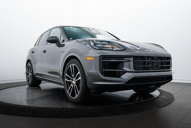Photo of 2025 Quartzite Grey Metallic Porsche Cayenne