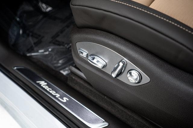 Photo of 2025 Carrara White Metallic Porsche Macan
