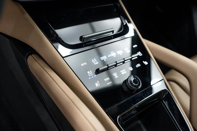 Photo of 2025 White Porsche Cayenne