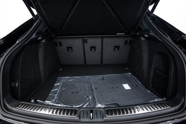 Photo of 2025 Jet Black Metallic Porsche Macan