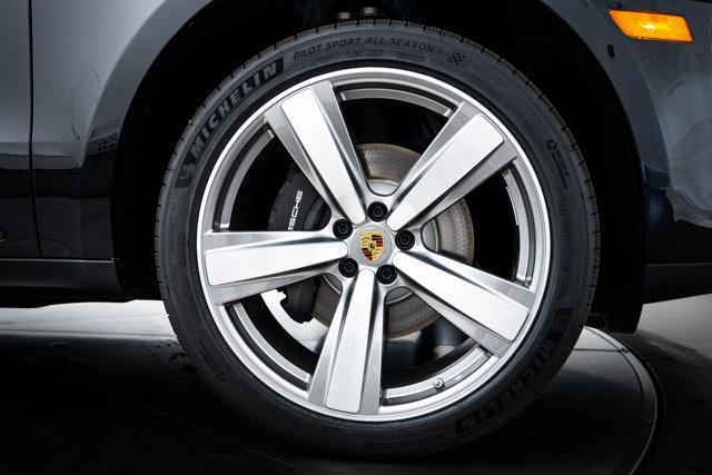 Photo of 2025 Jet Black Metallic Porsche Macan