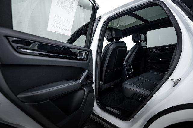 Photo of 2022 Carrara White Metallic Porsche Cayenne