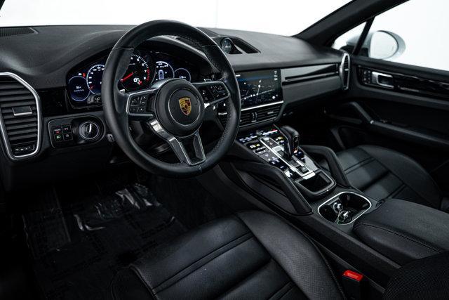 Photo of 2022 Carrara White Metallic Porsche Cayenne