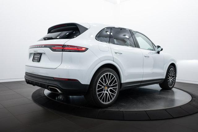Photo of 2022 Carrara White Metallic Porsche Cayenne
