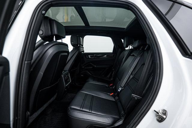 Photo of 2022 Carrara White Metallic Porsche Cayenne