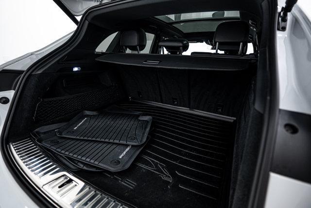 Photo of 2022 Carrara White Metallic Porsche Cayenne
