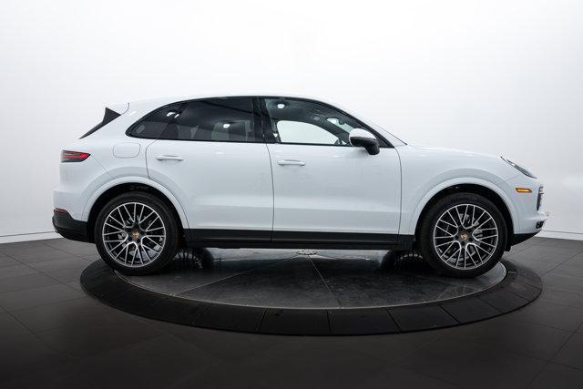 Photo of 2022 Carrara White Metallic Porsche Cayenne
