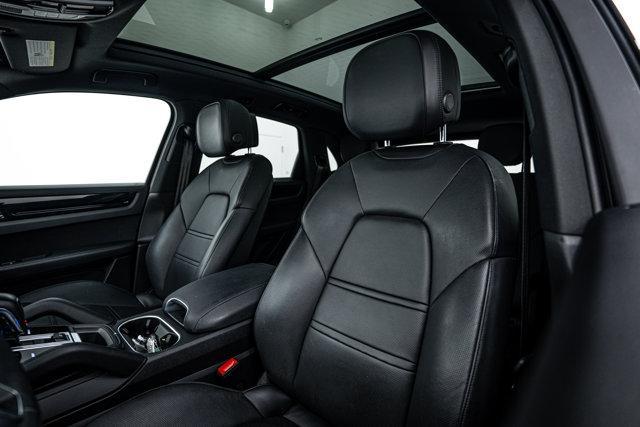 Photo of 2022 Carrara White Metallic Porsche Cayenne