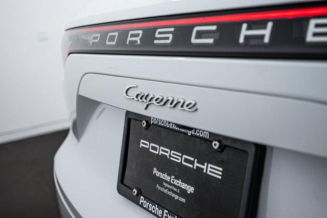 Photo of 2022 Carrara White Metallic Porsche Cayenne