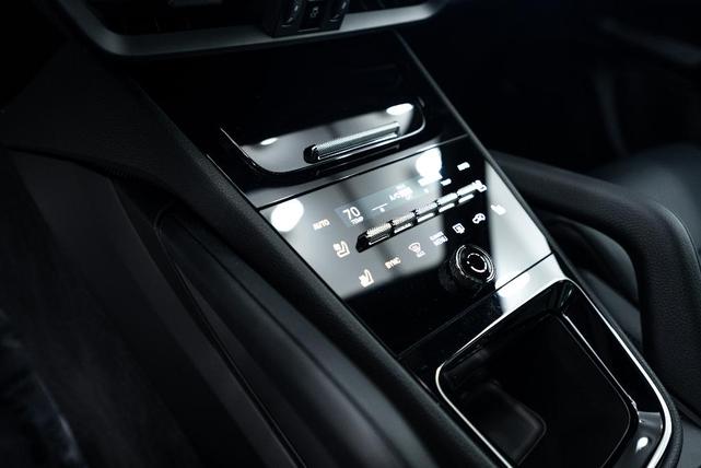 Photo of 2025 Black Metallic Porsche Cayenne