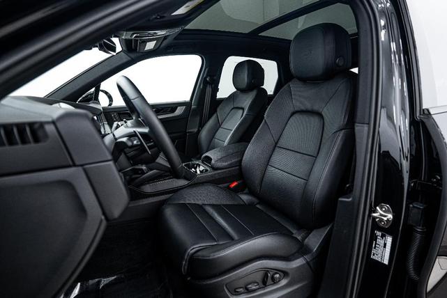 Photo of 2025 Black Metallic Porsche Cayenne