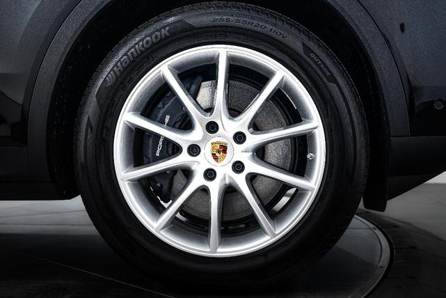 Photo of 2025 Black Metallic Porsche Cayenne