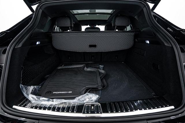 Photo of 2025 Black Metallic Porsche Cayenne