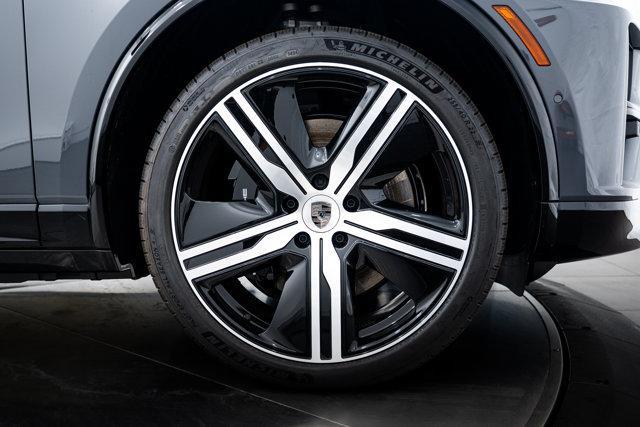 Photo of 2025 Slate Gray Porsche Macan