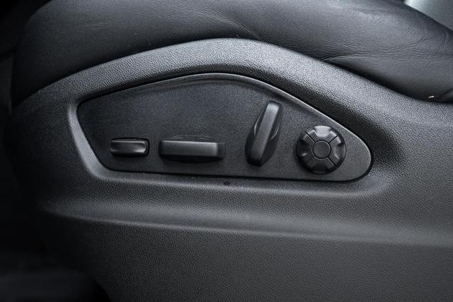Photo of 2025 Quartzite Grey Metallic Porsche Cayenne