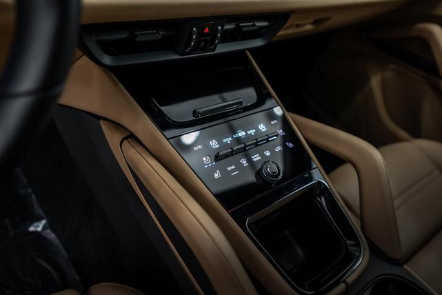 Photo of 2025 White Porsche Cayenne