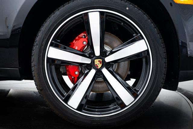 Photo of 2025 Jet Black Metallic Porsche Macan