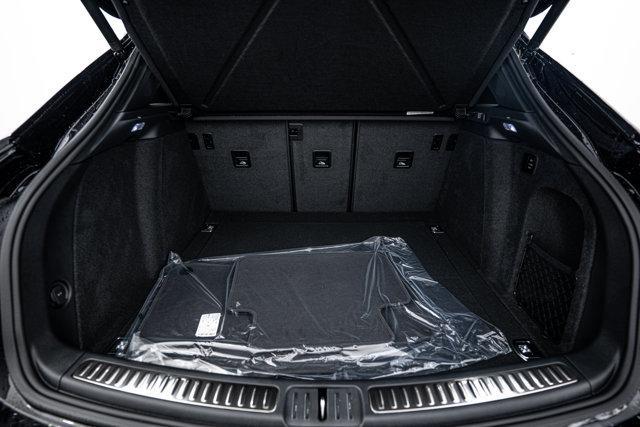 Photo of 2025 Jet Black Metallic Porsche Macan