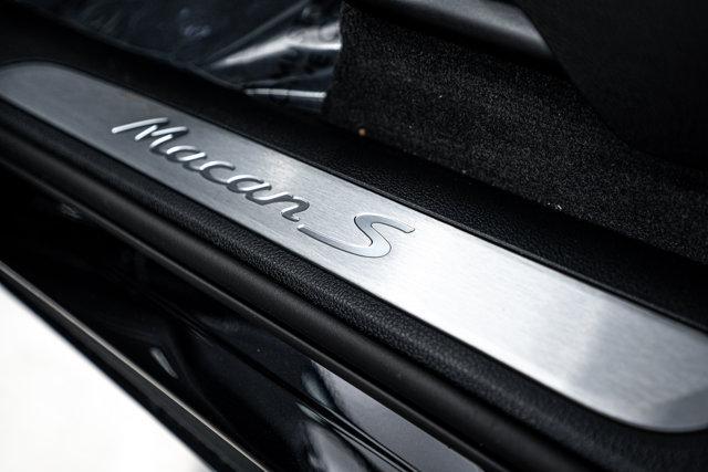 Photo of 2025 Jet Black Metallic Porsche Macan
