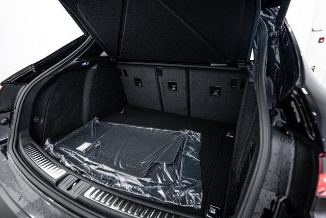 Photo of 2025 Jet Black Metallic Porsche Macan