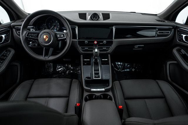 Photo of 2025 Gentian Blue Metallic Porsche Macan