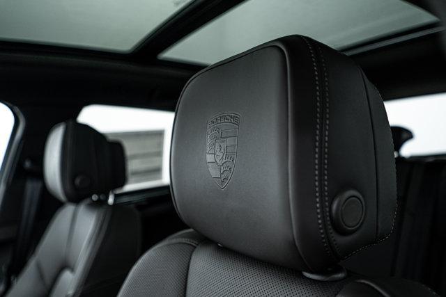 Photo of 2025 Gentian Blue Metallic Porsche Macan