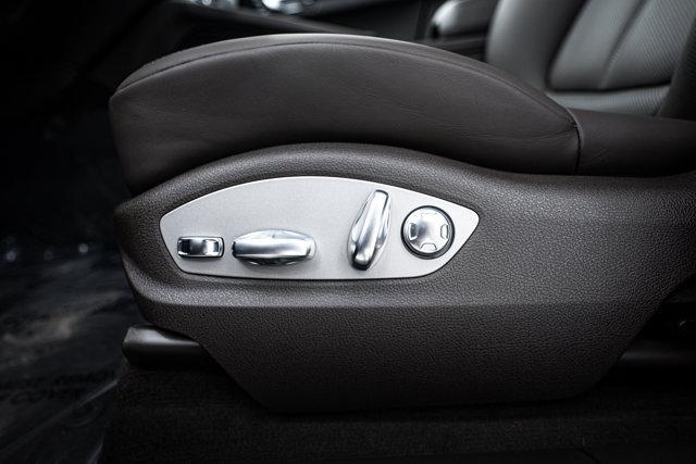 Photo of 2025 Gentian Blue Metallic Porsche Macan