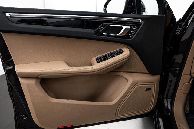 Photo of 2025 Copper Porsche Macan