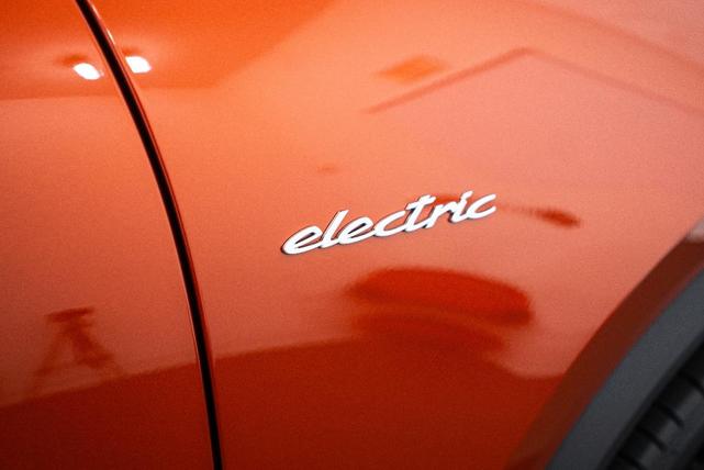 Photo of 2025 Papaya Metallic Porsche Macan