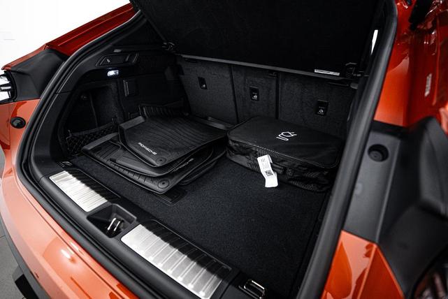 Photo of 2025 Papaya Metallic Porsche Macan