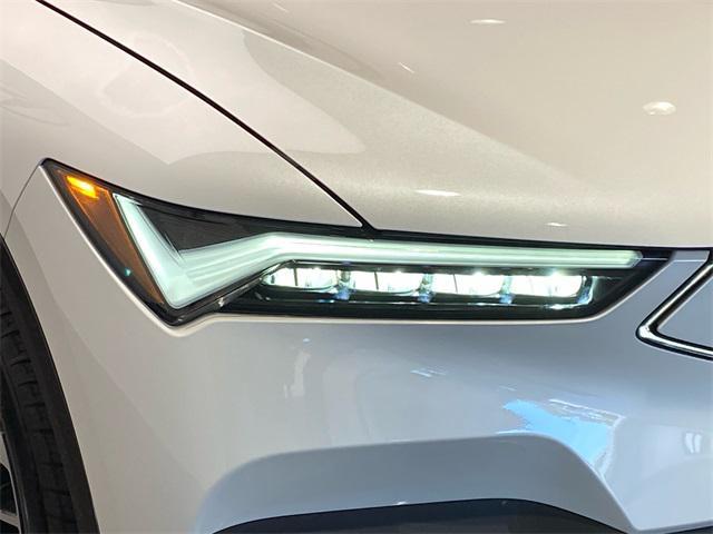 Photo of 2024 Snowfall Pearl Acura ZDX