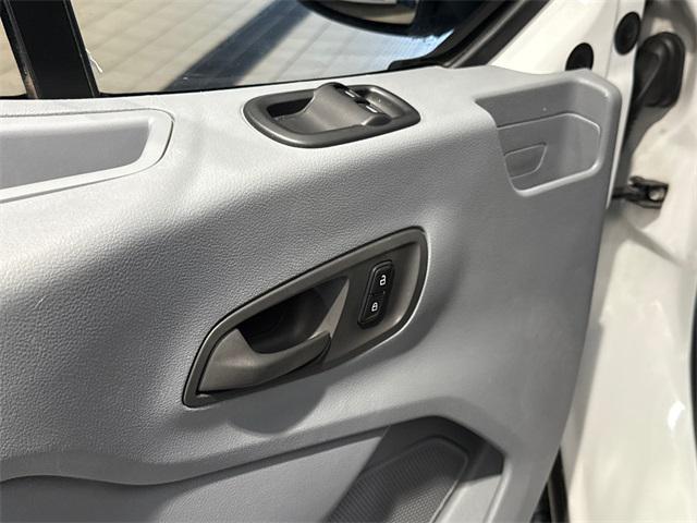 Photo of 2018 Oxford White Ford Transit-250