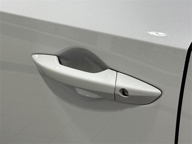 Photo of 2023 Platinum White Pearl Acura MDX