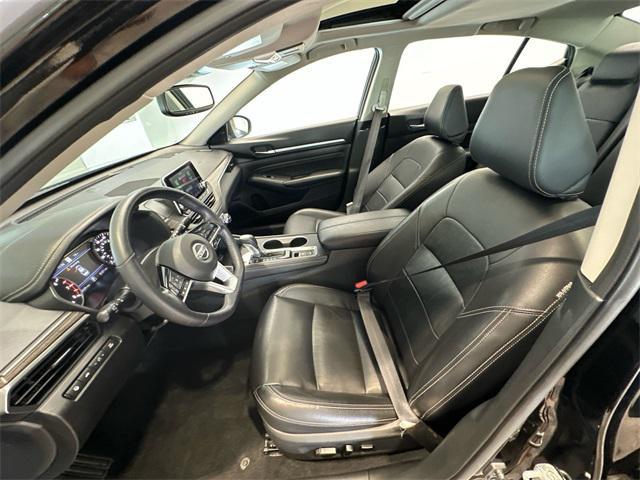 Photo of 2019 Super Black Clearcoat Nissan Altima